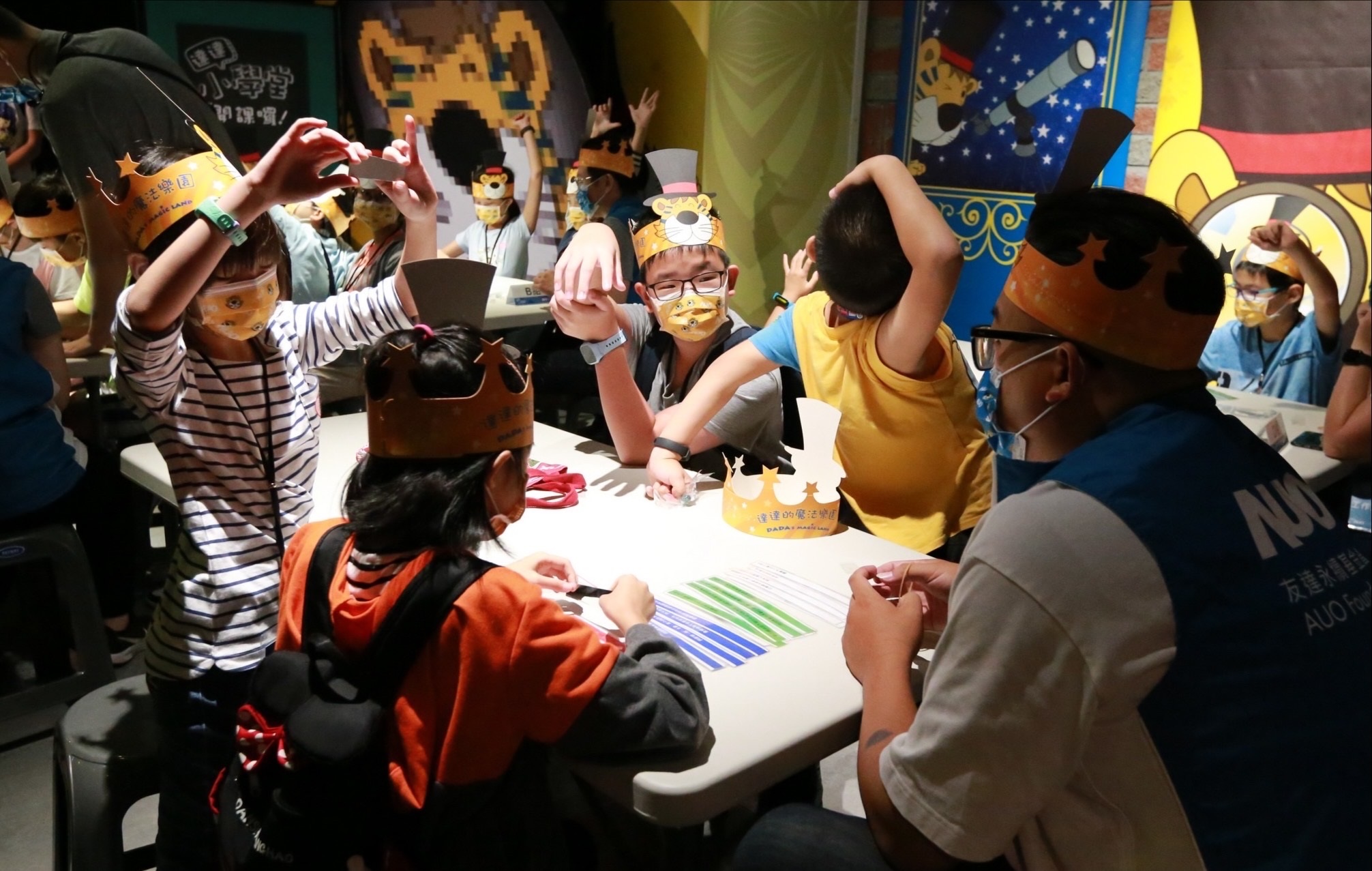 k1体育以永续理念推动全人教育计划，内外结盟储备科普教育人才，荣获亚太永续行动奖社会共融面的金奖肯定