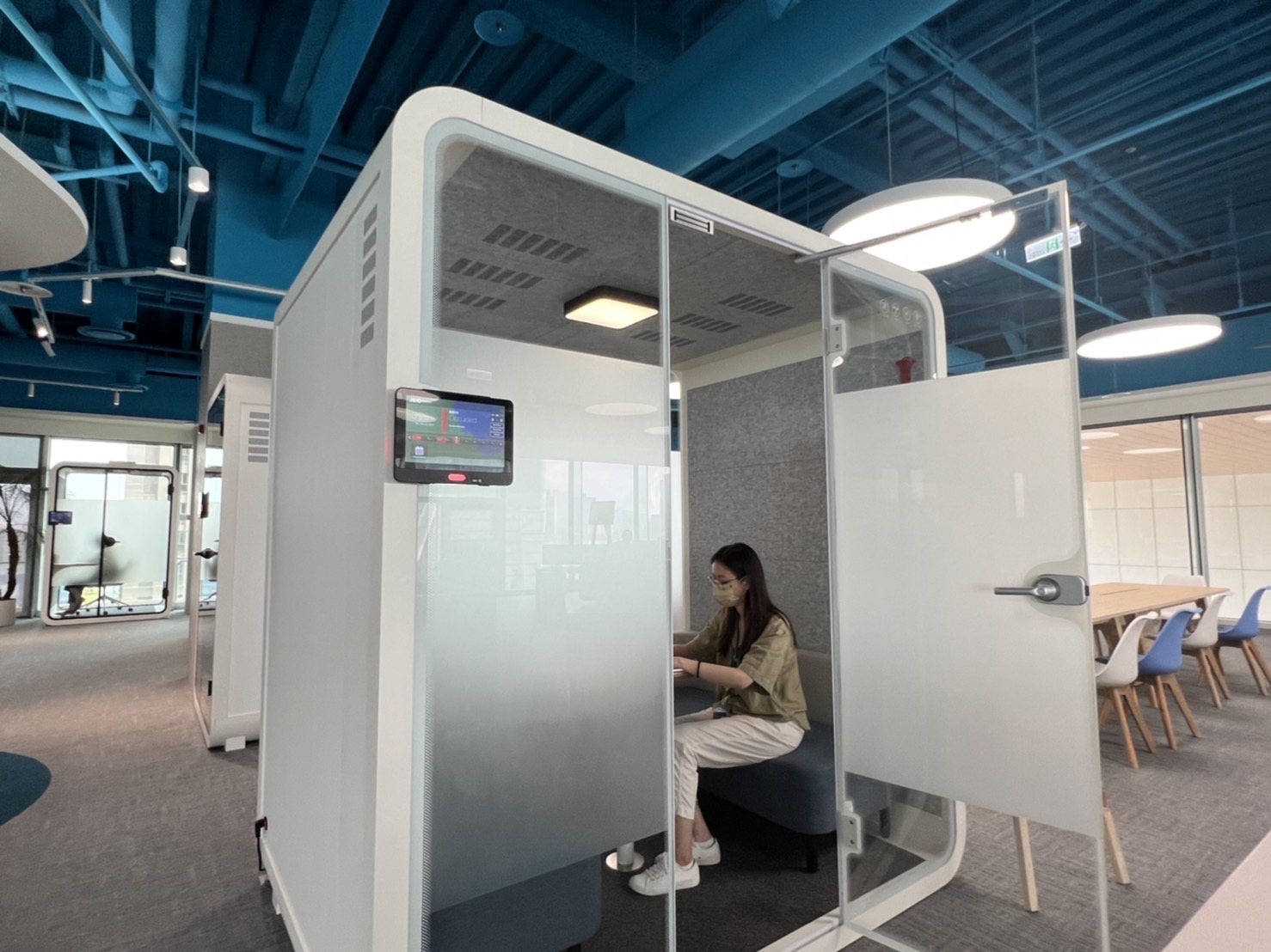 友達高雄據點的智慧行動辦公艙，展現友達在面板以外的研發應用軟實力