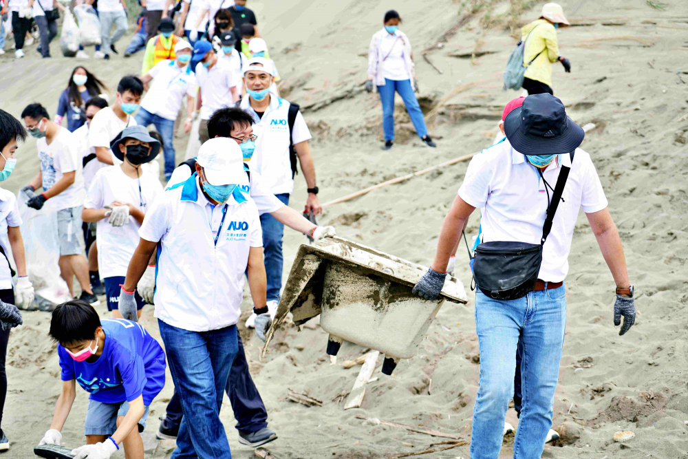 友達永續基金會2022 Ocean Party活動，與桃園市政府環保局、海湧工作室、觀音樹林里社區多方合作，一同手護台灣藍色海岸