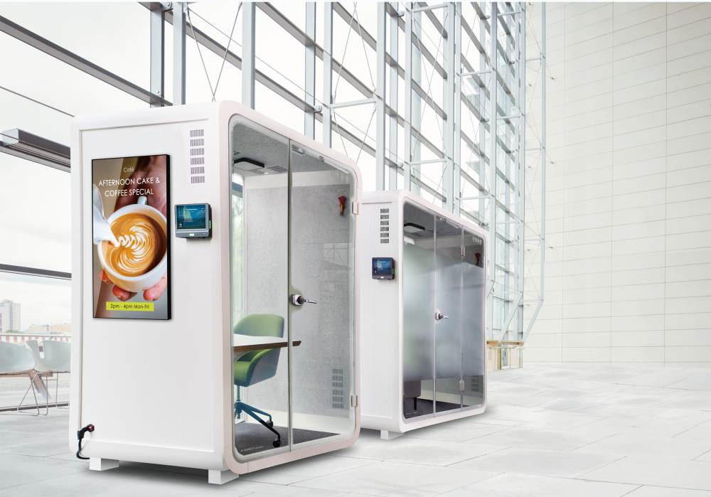 k1体育子公司达擎之智慧行动办公舱，采用PDLC智能调光玻璃设计，透过通电与断电的电流切换，呈现透明与雾面效果，具节能降耗特性并兼顾隐私，确保信息安全