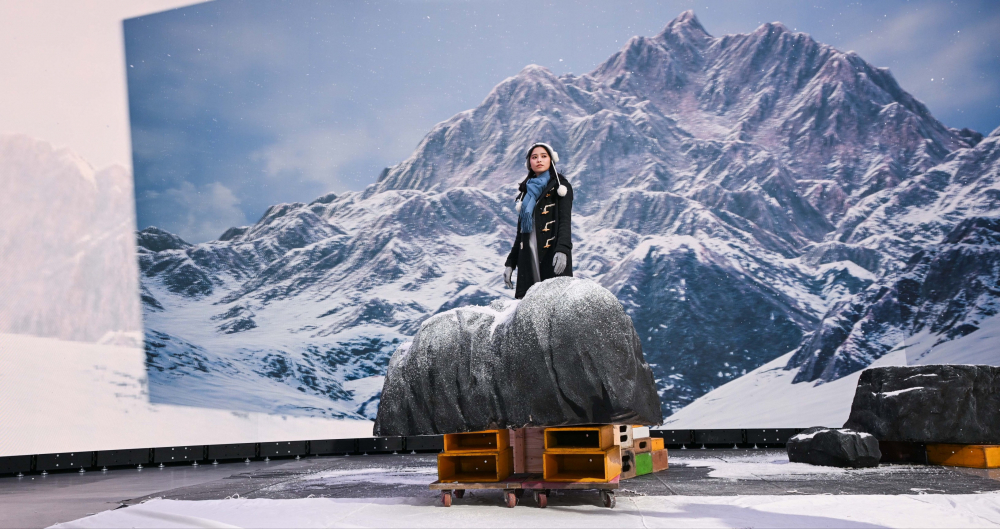 友達顯示屏專業調校技術與專案安裝經驗，使顯示屏呈現創作者想表達的精緻內容，讓表演者有沉浸式臨場感使演出逼真