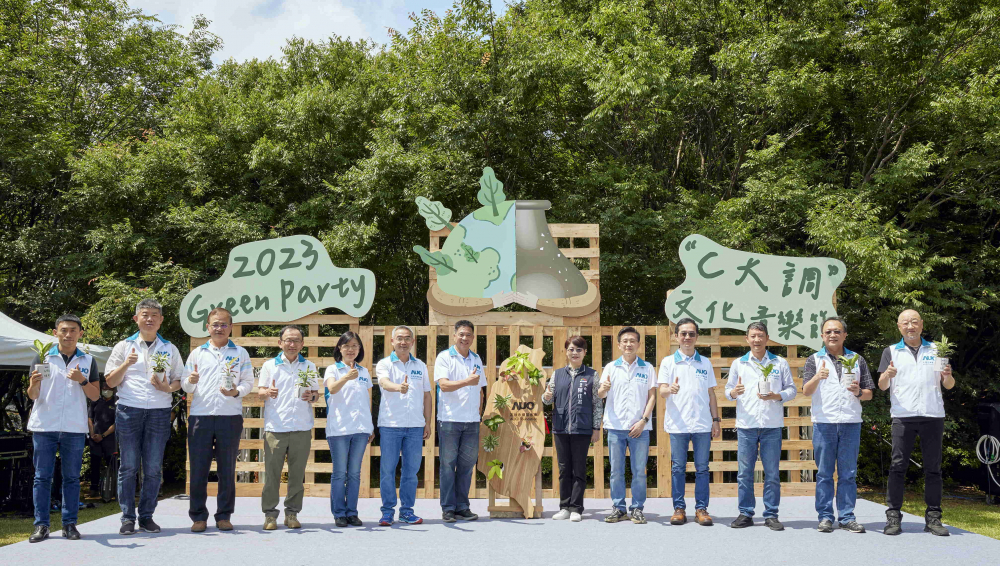 友達光電攜手供應商夥伴及台中市政府，共同倡議及推廣加樹減塑、節能減碳的淨零綠生活