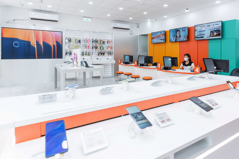 創利空間智慧零售軟硬整合方案，協助台灣大哥大門市完成數位內容行銷系統的佈建，打造全新世代的數位服務據點