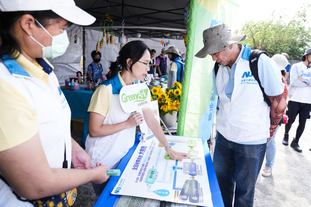2023年友達永續基金會Ocean Party活動攜手社會企業及地方創生團體，策展食衣行等循環再生環教市集，及電動巴士接駁等低碳活動設計，打造減塑低碳的永續淨灘活動