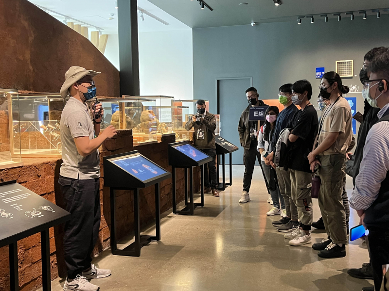 友達招募員工為文化志工，擔任文化館導覽大使，積極推廣文資保存、文史教育