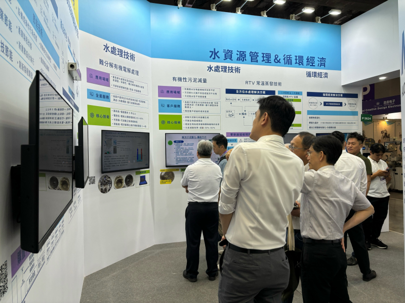 友達以深厚的智慧製造經驗發展永續戰略，積極延伸價值鏈，轉化成可供外界使用的綠色智慧服務，進軍SEMICON Taiwan 2024，提供半導體產業鏈打造AI世代的永續即戰力。