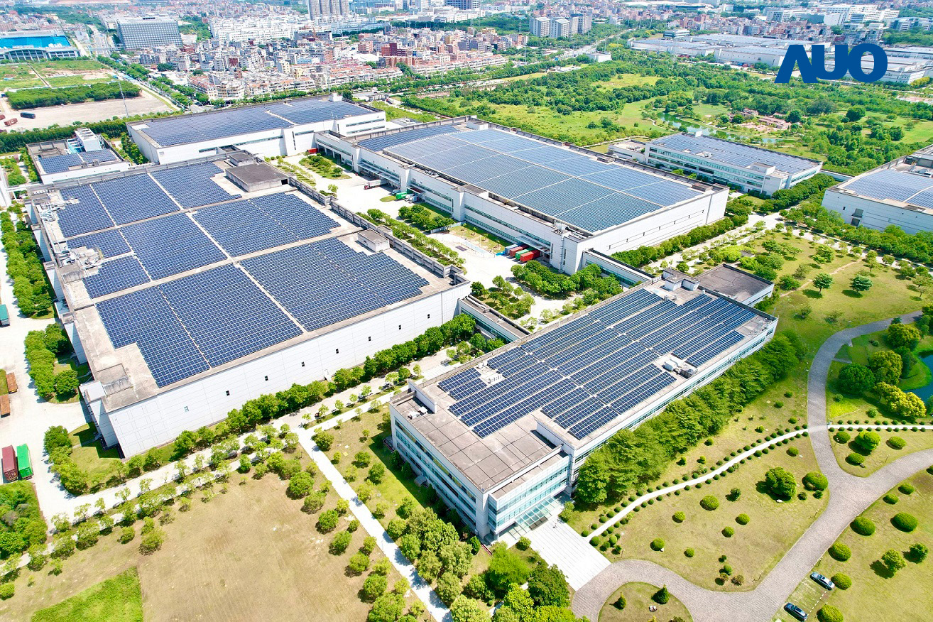 友達廈門推動智慧製造同時，透過綠電創能縱深推進綠色轉型，廠區全屋頂鋪設太陽能板，每年太陽能發電 2,600多萬度