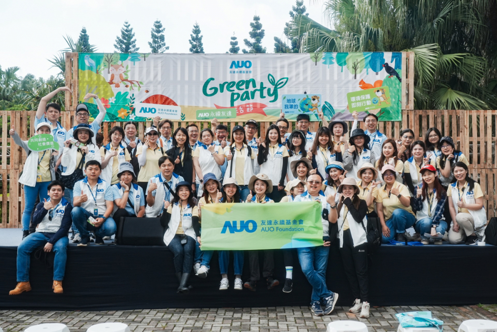 友達積極推動低碳轉型、節能減碳與減塑行動，落實環境承諾與社會責任，榮獲「台灣百大永續典範企業獎」