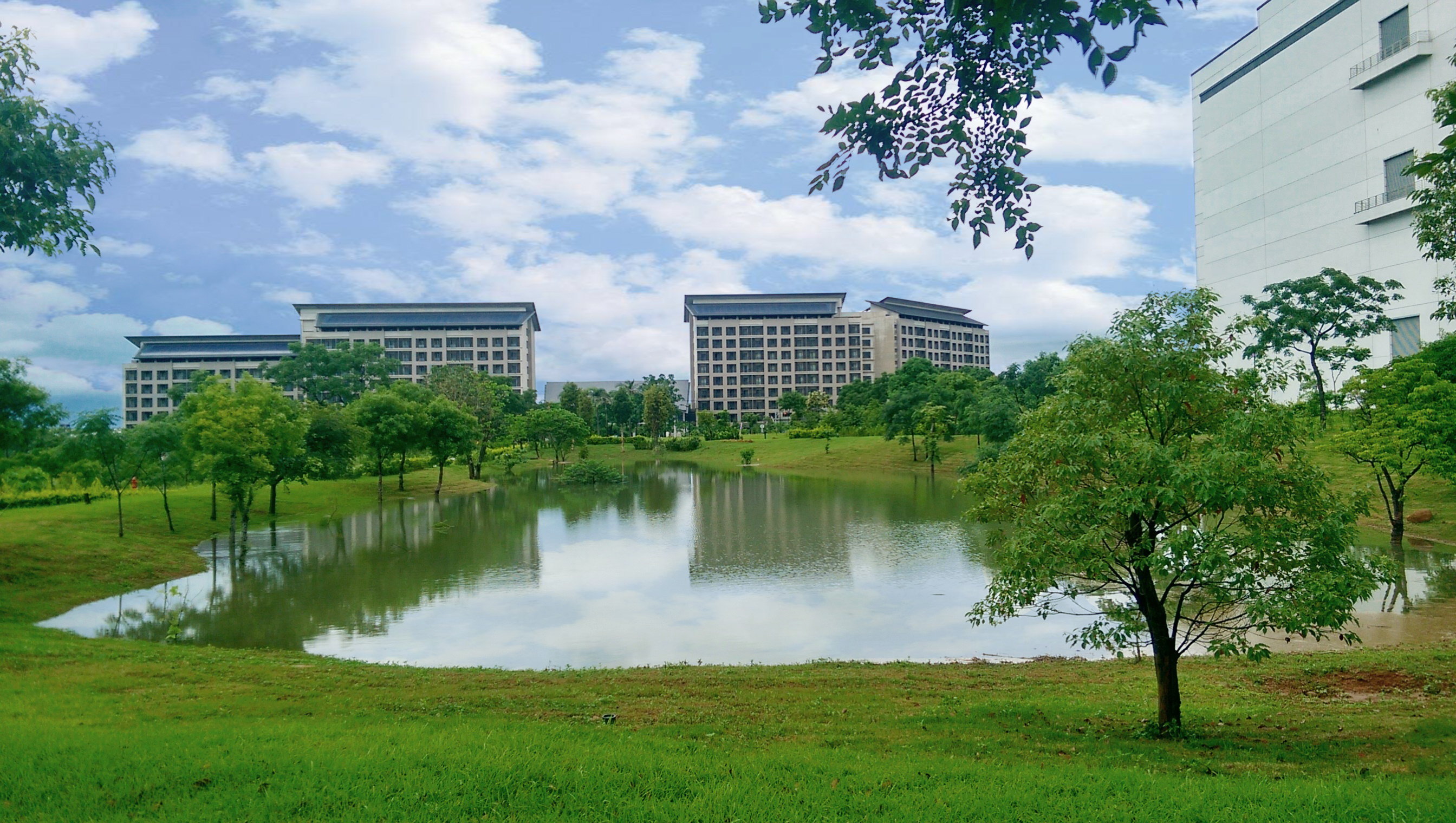 友達在氣候變遷與水安全兩大主題，獲CDP雙A全球領導級肯定。在氣候變遷面，友達重視營運廠區自然共生，透過TNFD國際框架制定自然衝擊相關的調適與減緩策略，強化企業氣候韌性