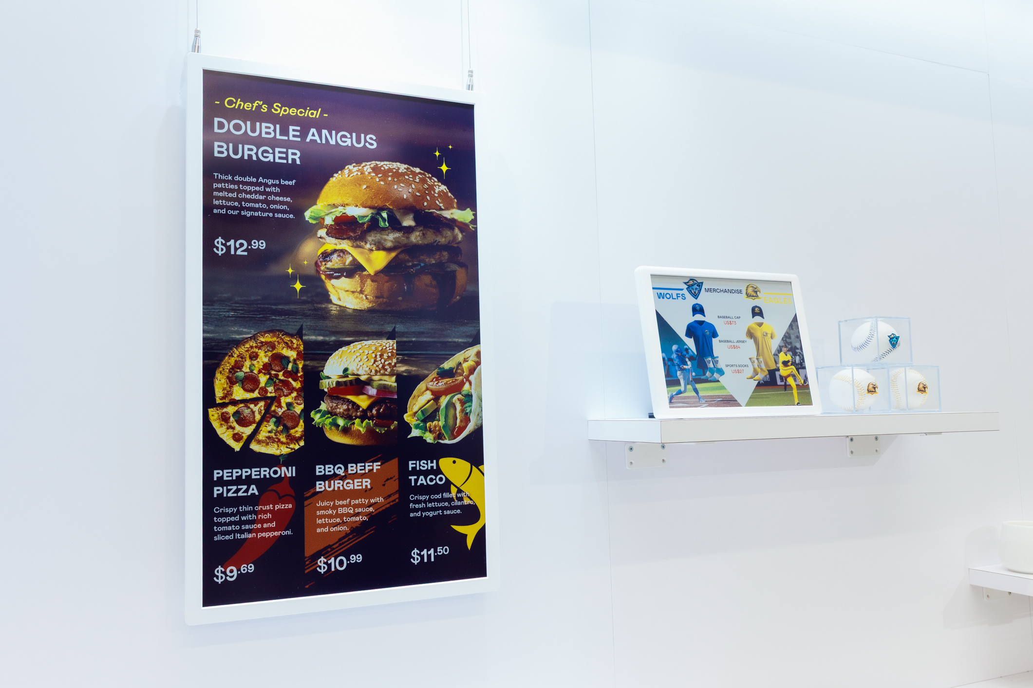 達擎開發的低功耗、全彩的aecoPost電子紙解決方案，僅在更新畫面時需要微量的電力驅動，無需佈建電線的便捷設計，使其可靈活應用、彈性選擇置放處；可搭配aecoTag電子貨架標籤解決方案，驅動商店內所有數位看板和電子貨架標籤，以遠端控制實現動態變價，提升門市人員作業效率，並以無紙化落實永續經營目標。