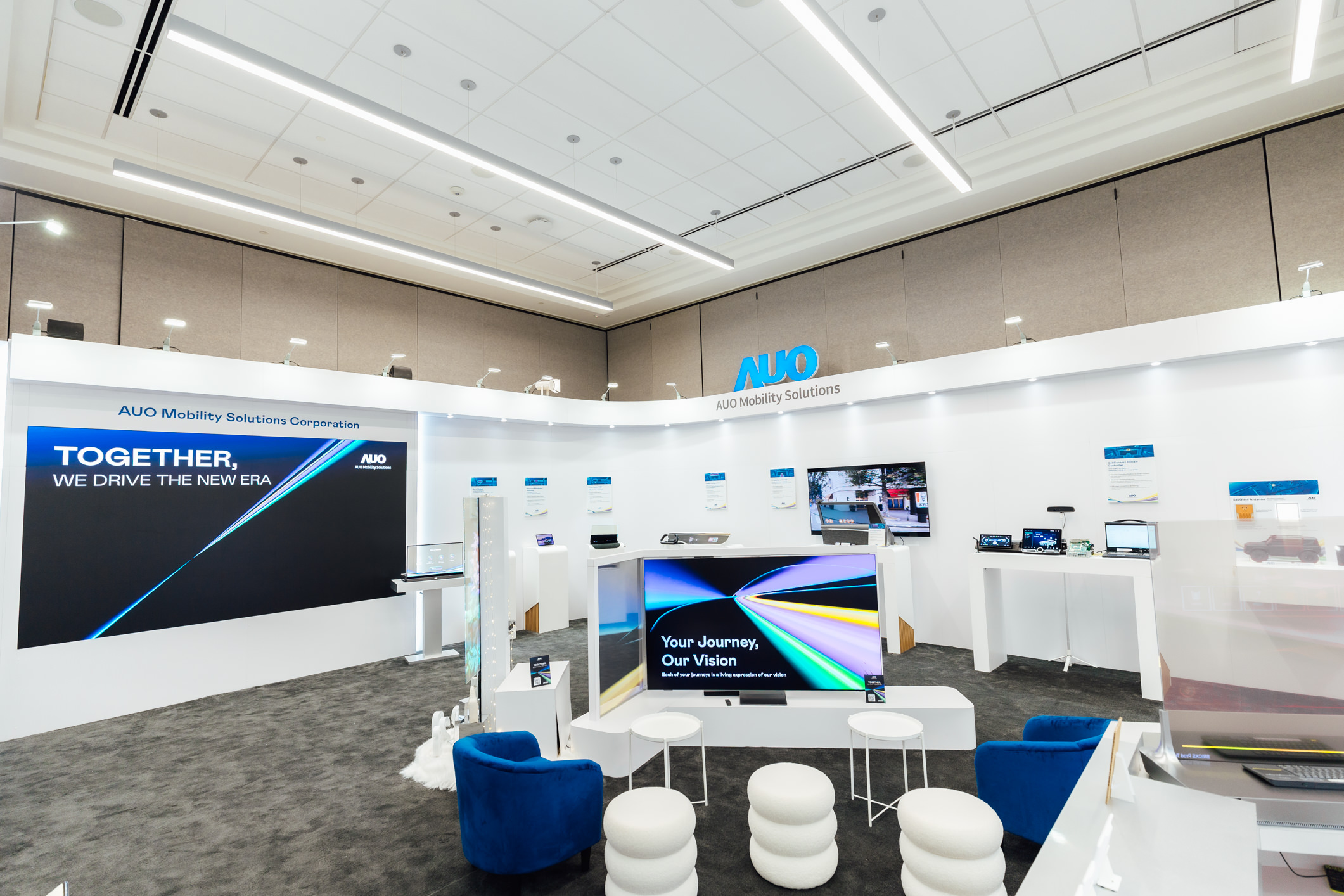 友達智慧移動在AI與軟體定義汽車的演進下，重新定義顯示人機互動，致力與產業客戶合作共創，打造具差異化、功能擴展彈性的未來座艙體驗。