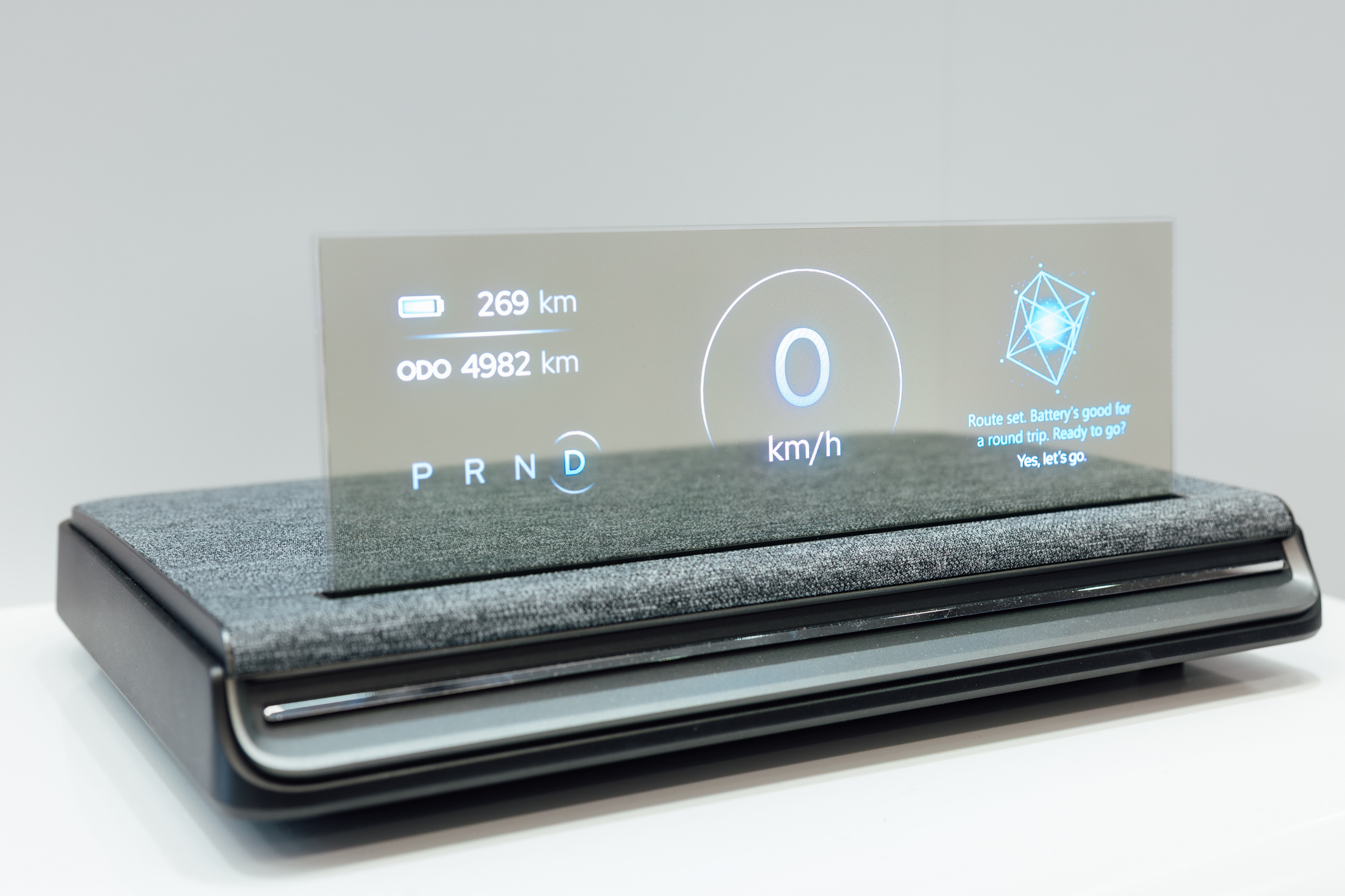 全球首款Aero Module透明Micro LED顯示器模組外觀輕盈通透，可與數位內容完美融合，提供動態顯示、先進控制、個人化沉浸感受。