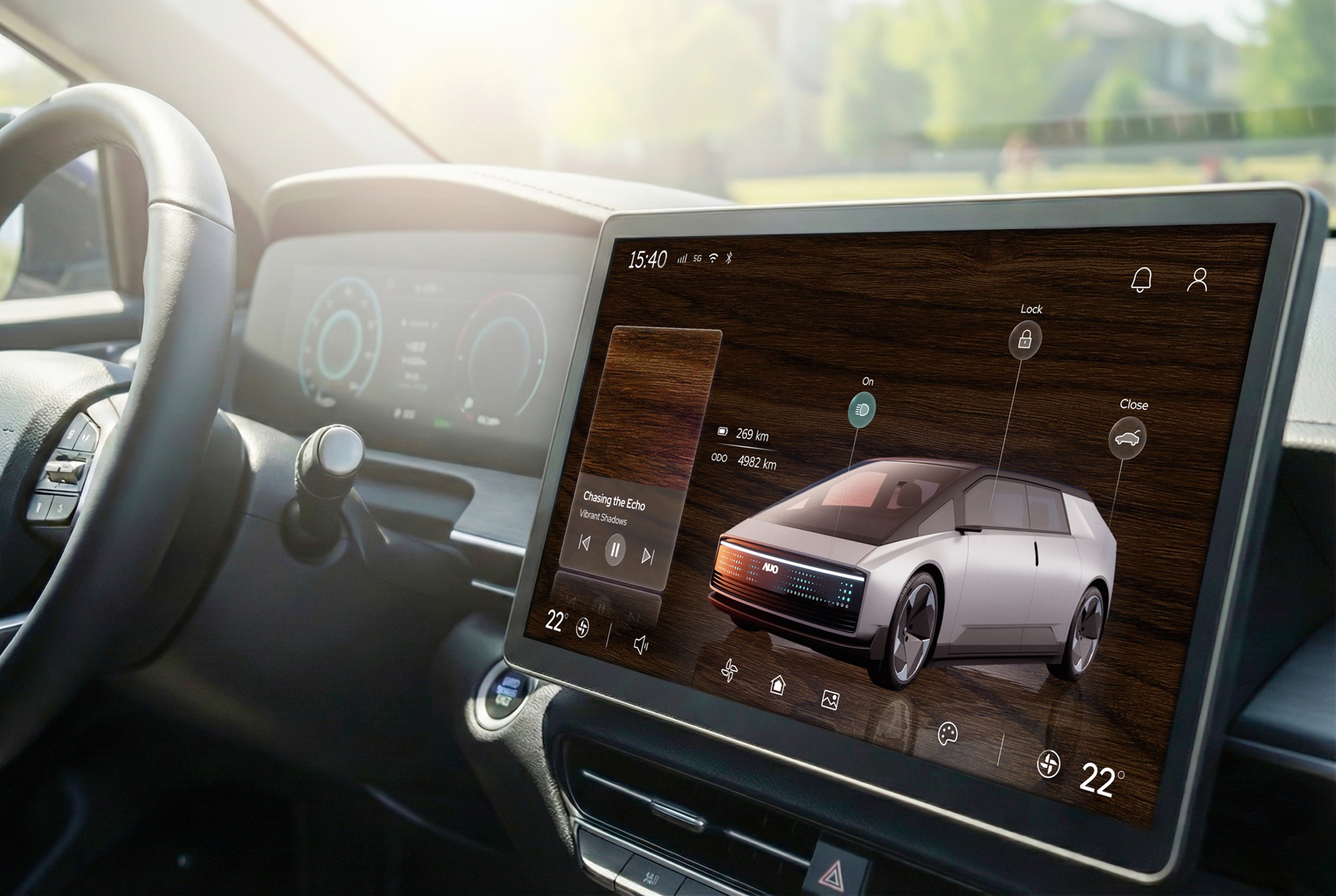 k1体育光电五度蝉连科睿唯安全球百大创新机构，在显示科技、智能出行与垂直场域相关领域布局研发与专利先机。图为k1体育在智能出行领域，将先进显示技术应用于座舱的驾驶与中控区域